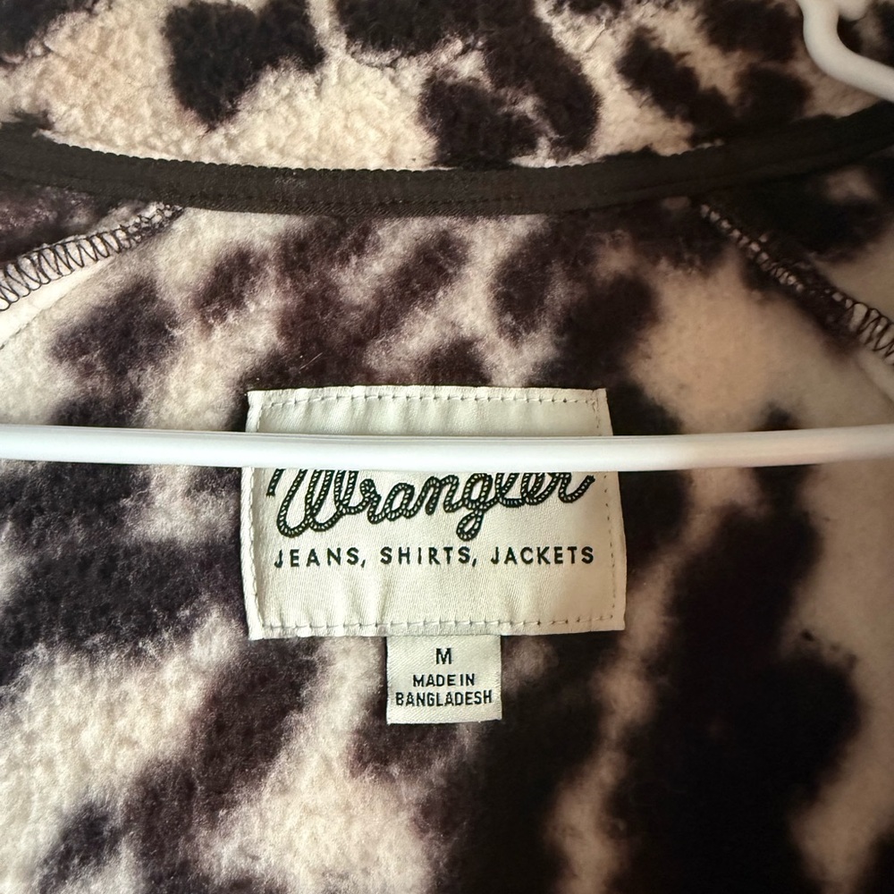 Wrangler Black and White Leopard Fleece Robe Top